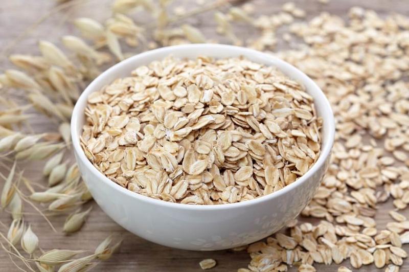 Płatki owsiane dla psa – co warto wiedzieć przed podaniem?