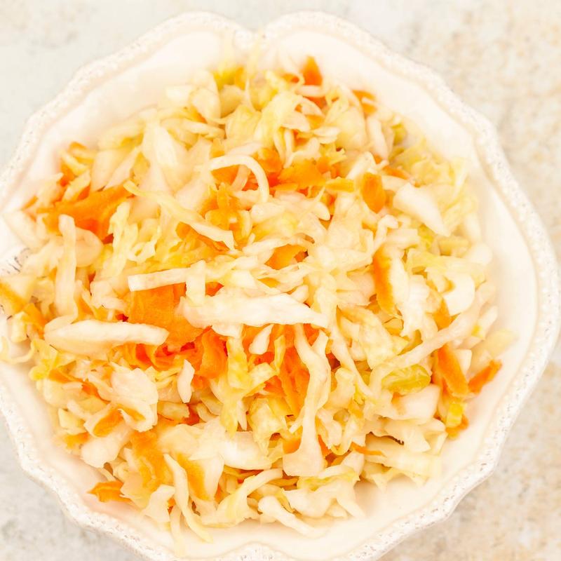 Czy kapusta kiszona jest bezpieczna dla psa? Oto korzyści i zagrożenia dla zdrowia pupila